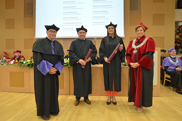Zdjęcie 1 Od lewej: prof. dr hab. Andrzej Kotecki, dr Marcin Włodarczyk, dr Marta Bednarczyk, prof. dr hab. Aneta Wojdyło