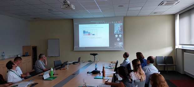 Zdjęcie 6 Prezentacja online F. Laidiga z Uniwersytetu w Hohenheim (Niemcy), w której przedstawia wyniki dotyczące efektywności wykorzystania białka i stabilności wartości wypiekowej pszenicy ozimej.