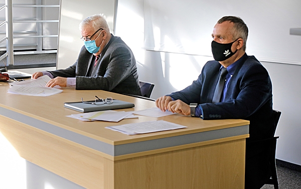 Na zdjęciu 1 Prof. Edward Gacek – dyrektor COBORU,  i mgr inż. Marcin Behnke – zastępca dyrektora COBORU