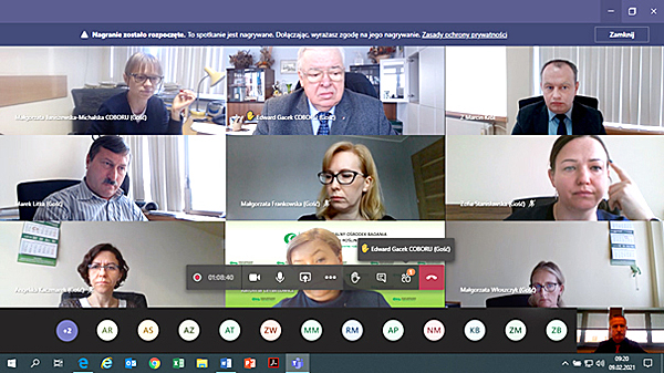 Na zdjęciu 2 Wideokonferencja z Komisji. Na zdjęciu m.in. dr Małgorzata Janiszewska-Michalska, mgr. inż. Marcin Król, mgr. inż. Marek Litka . 