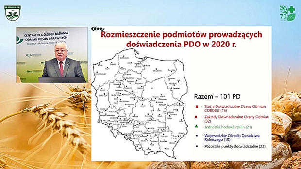 Na zdjęciu 3.	Prezentacja referatu „Ocena i rekomendacja do praktyki rolniczej, odmian odpornych i tolerancyjnych na czynniki biotyczne i abiotyczne” przez dyrektora COBORU 