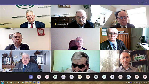 Na zdjęciu 4	Dyskusja z udziałem prof. dra hab. Edward s. Gacka 