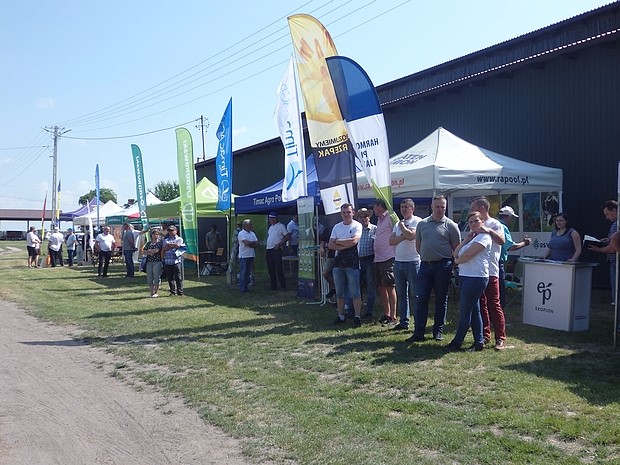 zdjęcie piąte Stoiska promocyjne na Dniach Pola w SDOO w Słupi