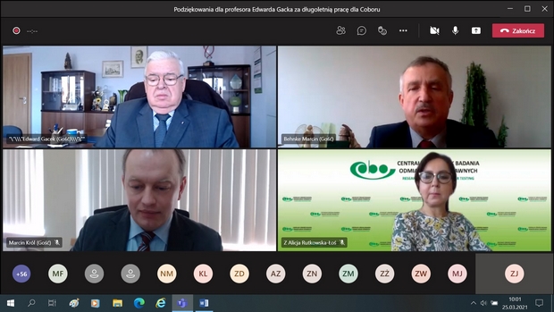 Na trzecim zdjęciu znajdują się ekrany zdalnej sesji spotkania, na któych znajdują się profesor Edward Gacek, Marcin Behnke, Marcim Król oraz Alicja Rutkowska-Łoś
