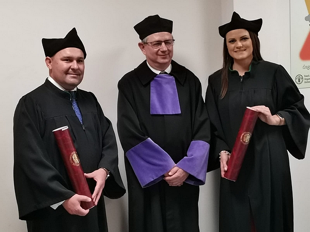 Zdjęcie 2 Od lewej: dr Marcin Włodarczyk, prof. dr hab. Henryk Bujak, dr Marta Bednarczyk