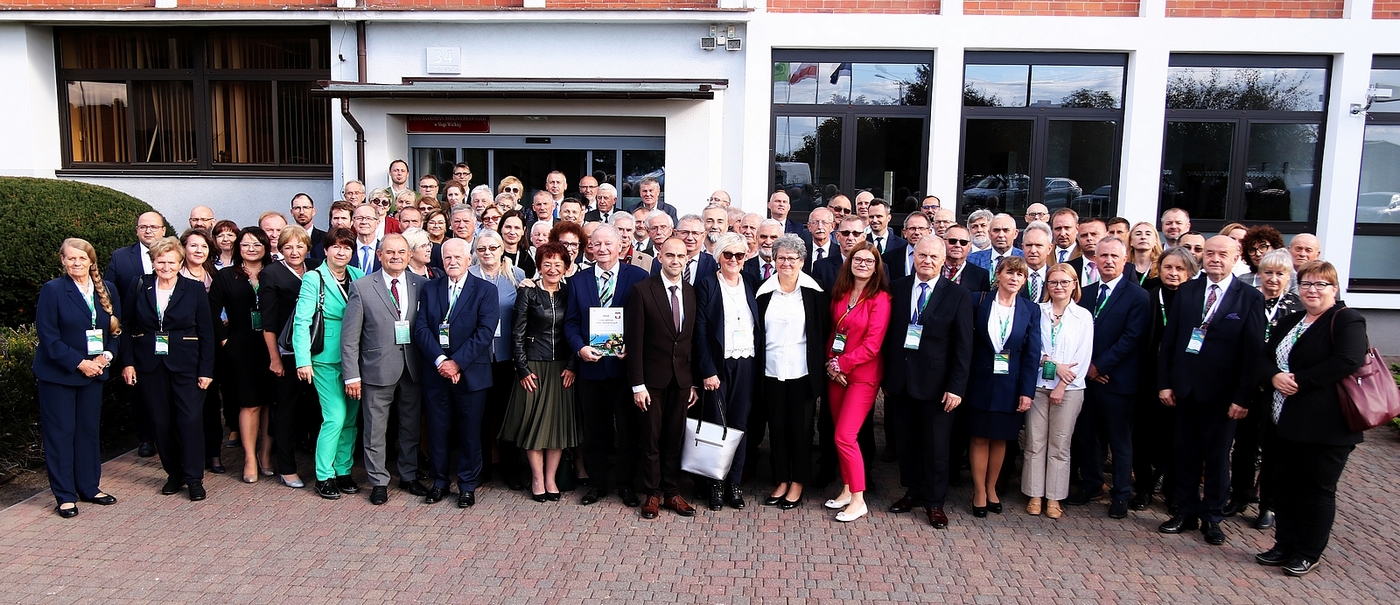 zdjęcie zbiorcze uczestników konferencji