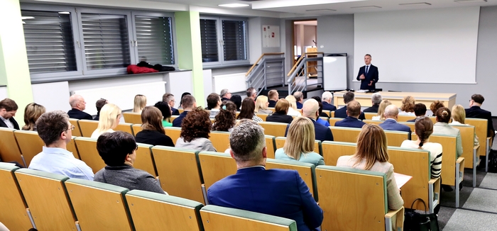 Spotkanie przedstawicieli zgłaszających odmiany z członkami komisji ds. rejestracji odmian roślin zbożowych – przemawia M. Behnke