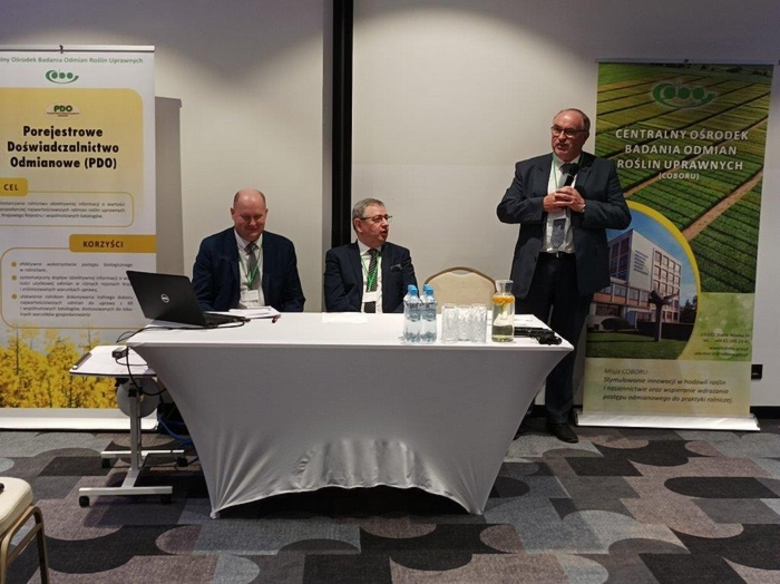 otwarcie Regionalnej Konferencji Metodycznej COBORU: Dyrektor COBORU H. Bujak, Dyrektor SDOO w Słupi Wielkiej G. Tratwal, Inspektor COBORU W. Bieniewicz 