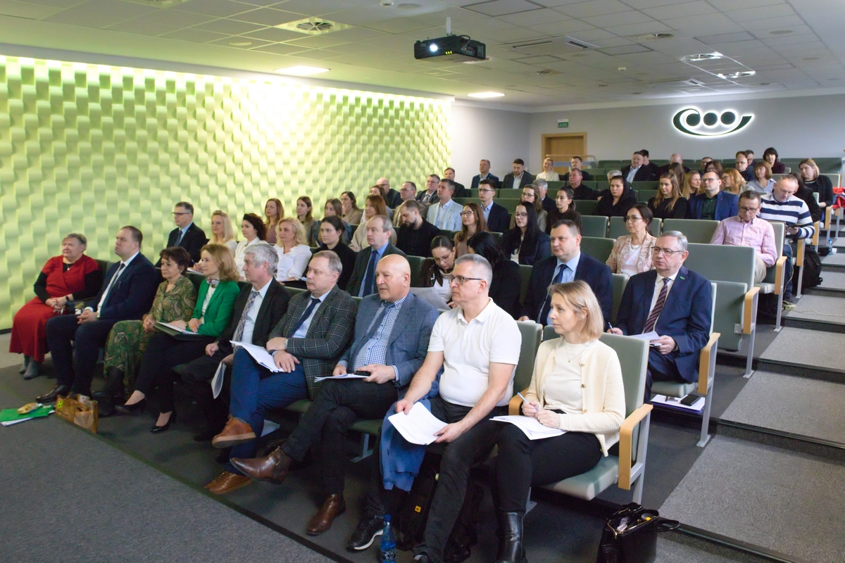 uczestnicy spotkania przedstawicieli zgłaszających odmiany z członkami komisji ds. rejestracji odmian roślin zbożowych